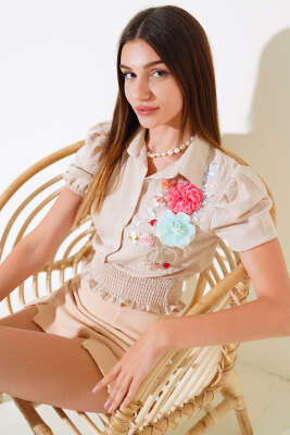 Çiçek İşlemeli Gipeli Bluz Bej 