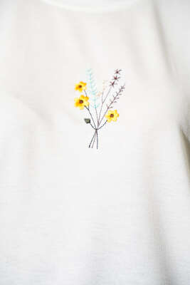 Çiçek İşlemeli Loyşa Bluz Ekru - Bluz