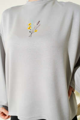 Çiçek İşlemeli Loyşa Bluz Gri - Bluz