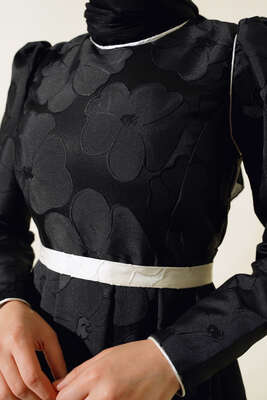 Çiçek Kabartma Desenli Elbise Siyah - Tesettür Elbise