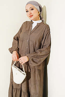 Çiçek Kabartmalı Hakim Yaka Katlı Elbise Vizon - Elbise