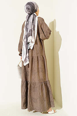 Çiçek Kabartmalı Hakim Yaka Katlı Elbise Vizon - Elbise