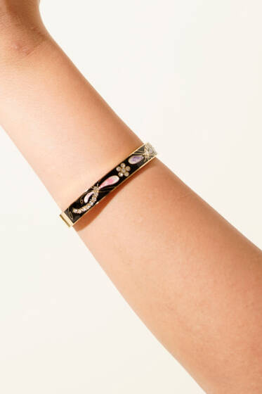 Çiçek Motifli Kelepçe Bilezik Siyah - Günün Seçilenleri