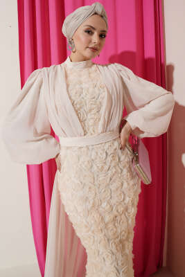 Çiçek Motifli Tül Pelerinli Abiye Elbise Krem - Elbise