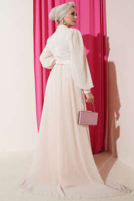 Çiçek Motifli Tül Pelerinli Abiye Elbise Krem - Elbise