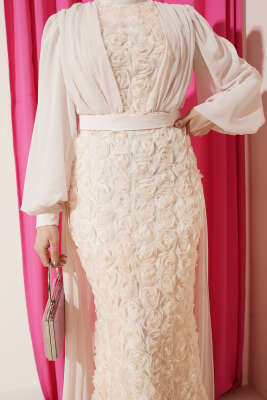 Çiçek Motifli Tül Pelerinli Abiye Elbise Krem - Elbise