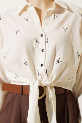 Çiçek Nakışlı Bağlamalı Crop Gömlek Krem - Kadın Giyim Modelleri