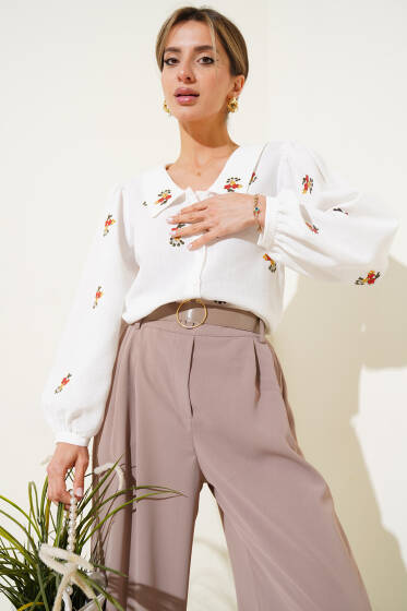 Çiçek Nakışlı Bebe Yaka Gömlek Ekru - Kadın Giyim Modelleri