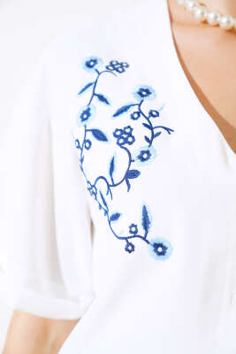 Çiçek Nakışlı Bluz Beyaz - Kadın Giyim Modelleri