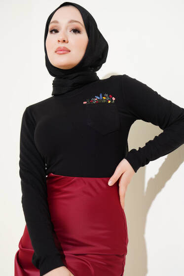 Çiçek Nakışlı Cepli Body Siyah - Bluz