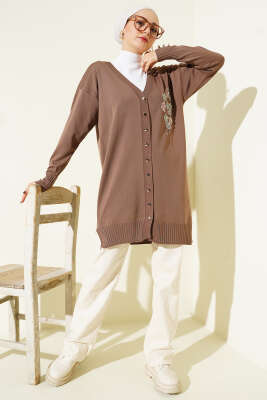 Çiçek Nakışlı Düğmeli Merserize Hırka Vizon - Hırka