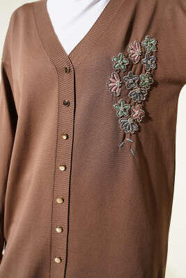 Çiçek Nakışlı Düğmeli Merserize Hırka Vizon - Hırka