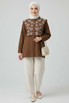 Çiçek Nakışlı Hakim Yaka Gömlek Kahve - Gömlek