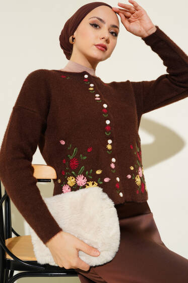Çiçek Nakışlı İnci Düğmeli Triko Hırka Kahve - Hırka