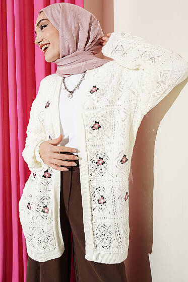 Çiçek Nakışlı Örgü Triko Hırka Ekru - Hırka