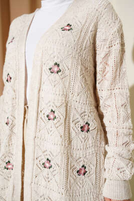 Çiçek Nakışlı Örgü Triko Hırka Taş - Hırka