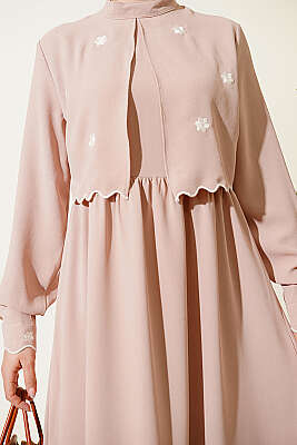 Çiçek Nakışlı Pelerinli Elbise Bej - Elbise