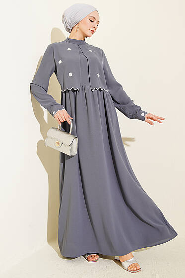 Çiçek Nakışlı Pelerinli Elbise Gri - Elbise