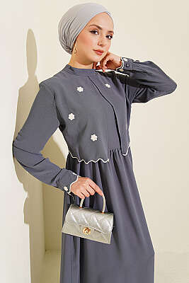 Çiçek Nakışlı Pelerinli Elbise Gri - Elbise