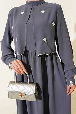 Çiçek Nakışlı Pelerinli Elbise Gri - Elbise