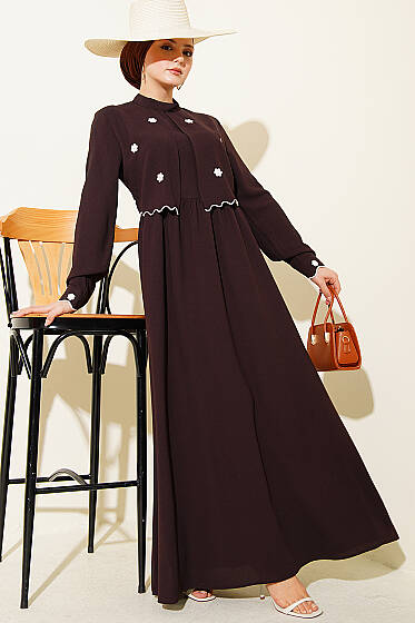 Çiçek Nakışlı Pelerinli Elbise Kahve - Elbise