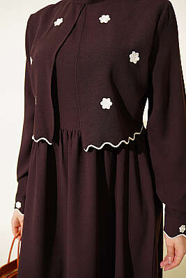 Çiçek Nakışlı Pelerinli Elbise Kahve - Elbise