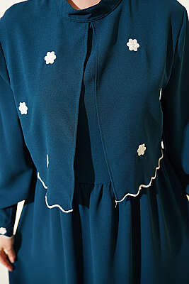 Çiçek Nakışlı Pelerinli Elbise Zümrüt - Elbise