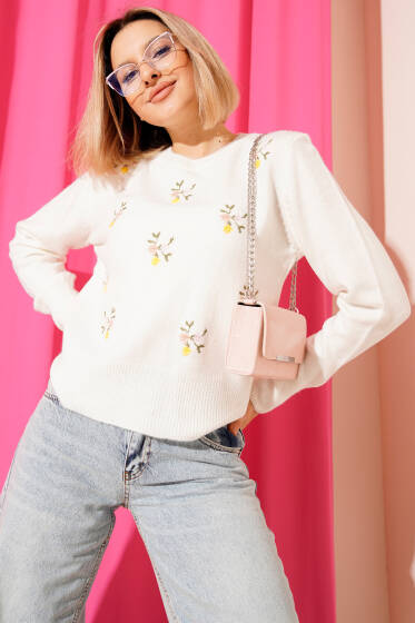 Çiçek Nakışlı Triko Kazak Ekru - Kadın Giyim Modelleri