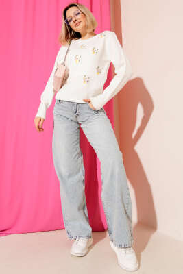 Çiçek Nakışlı Triko Kazak Ekru - Kadın Giyim Modelleri