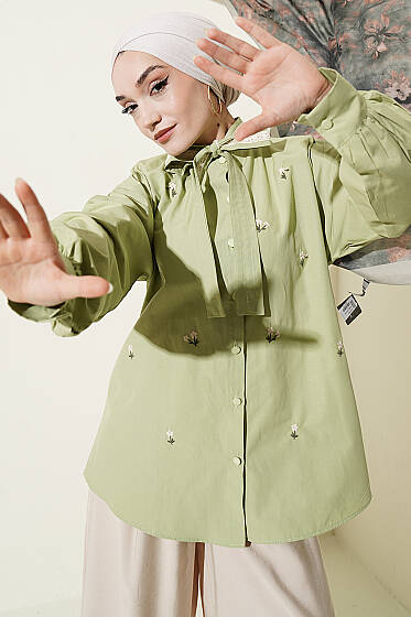 Çiçek Nakışlı Yakası Bağlamalı Gömlek Çağla Yeşili - Gömlek