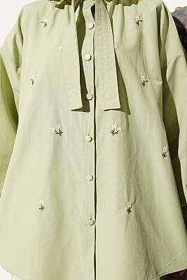 Çiçek Nakışlı Yakası Bağlamalı Gömlek Çağla Yeşili - Gömlek