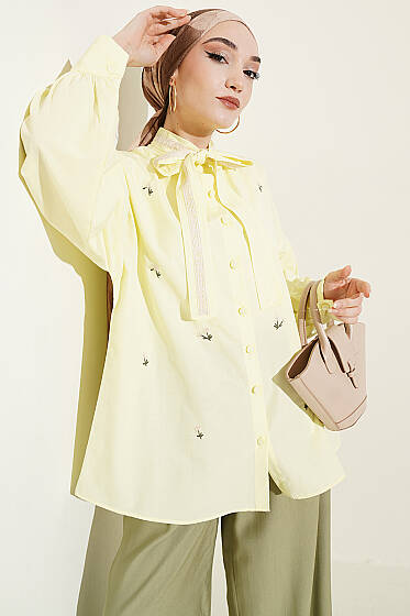 Çiçek Nakışlı Yakası Bağlamalı Gömlek Sarı - Gömlek