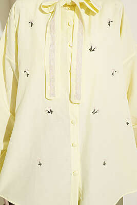 Çiçek Nakışlı Yakası Bağlamalı Gömlek Sarı - Gömlek