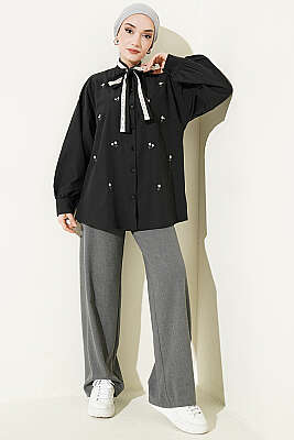 Çiçek Nakışlı Yakası Bağlamalı Gömlek Siyah - Gömlek