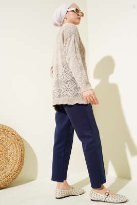 Çiçek Örgülü Düğmeli Triko Hırka Bej - Triko Hırka