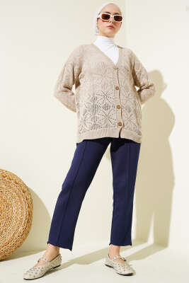 Çiçek Örgülü Düğmeli Triko Hırka Bej - Triko Hırka