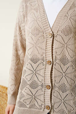 Çiçek Örgülü Düğmeli Triko Hırka Bej - Triko Hırka