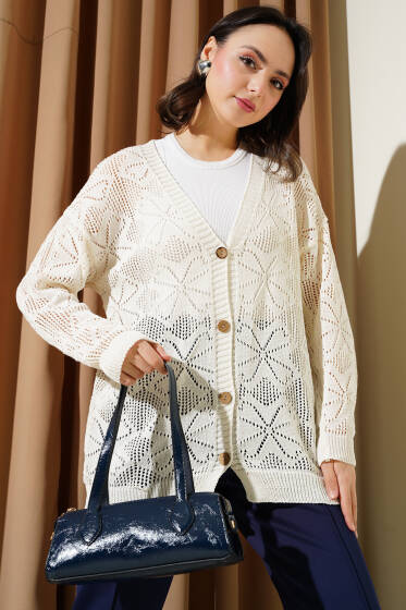 Çiçek Örgülü Düğmeli Triko Hırka Ekru - Hırka