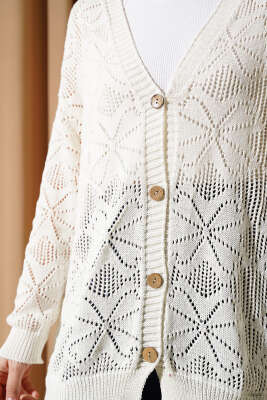 Çiçek Örgülü Düğmeli Triko Hırka Ekru - Triko Hırka