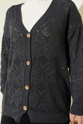 Çiçek Örgülü Düğmeli Triko Hırka Füme - Yılın Fırsatı