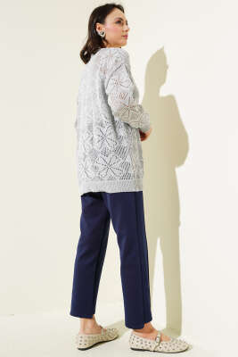 Çiçek Örgülü Düğmeli Triko Hırka Gri - Triko Hırka