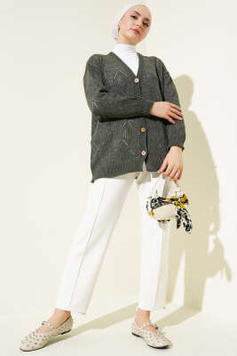 Çiçek Örgülü Düğmeli Triko Hırka Haki - Triko Hırka