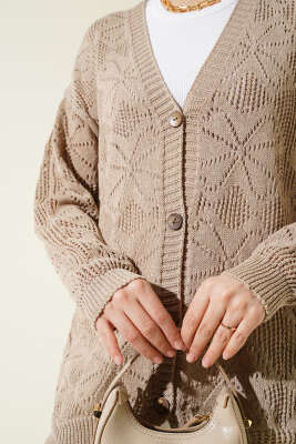 Çiçek Örgülü Düğmeli Triko Hırka Vizon - Triko Hırka