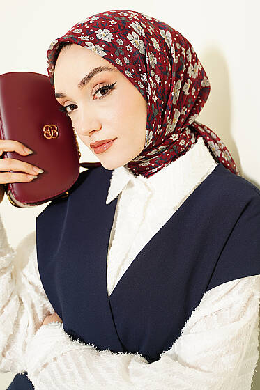Çiçek Süslemeli Eşarp Bordo - Başörtüsü