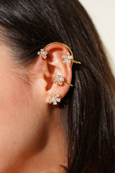 Çiçek Taşlı Kıkırdak Küpe Gold - Küpe