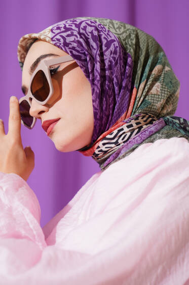 Çiçekli Karışık Desenli Eşarp Mor - Başörtüsü