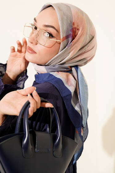 Çiçekli Şeritli Bambu Kraş Eşarp Lacivert - Başörtüsü