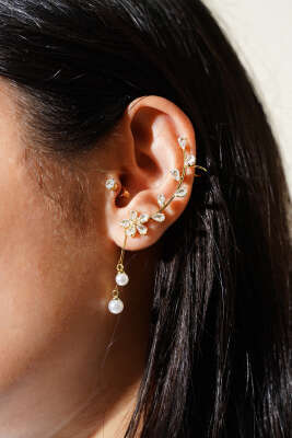 Çiçekli Tragus Kıkırdak Küpe Gold 