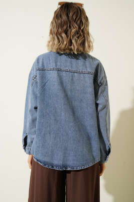 Çift Cep Kapaklı Taş Detaylı Kot Ceket Açık Mavi - Kadın Giyim Modelleri