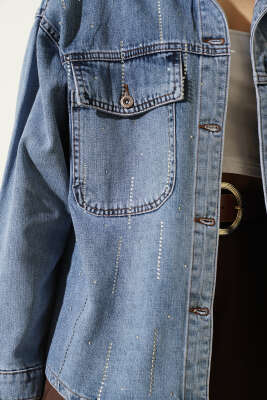 Çift Cep Kapaklı Taş Detaylı Kot Ceket Açık Mavi - Kadın Giyim Modelleri